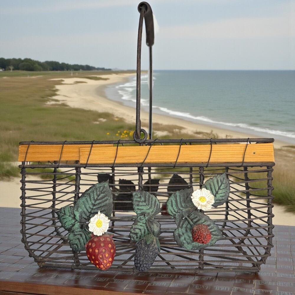 Metal Wire Basket Fruit Handle Berries Strawberry Farmhouse Cottage Core - Picture 2 of 9